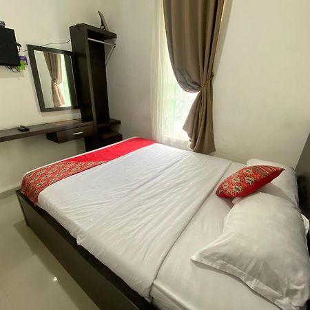 Hotel O Universitas Brawijaya Near Mall Dinoyo Malang Exterior foto